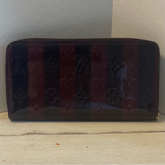 Louis Vuitton 2011 Rare Vernise Rayures Zippy Wallet with COA - Picture 1 of 6